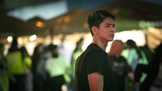 拍高鐵災難鉅作　男星穿45kg防爆裝險傷脖