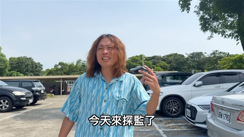 賤葆探監Toyz。（圖／翻攝自賤葆YouTube）