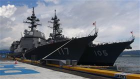 日護衛艦涼月號及電號日本海上自衛隊有「準航母」之稱的加賀號護衛艦，1日在秋月級護衛艦涼月號及村雨級護衛艦電號的護航下，抵達前美國海軍基地蘇比克灣。左為涼月號、右為電號。中央社記者林行健蘇比克灣攝　107年9月1日