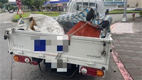 內湖好市多旁機車與貨車擦撞。（圖／翻攝畫面）