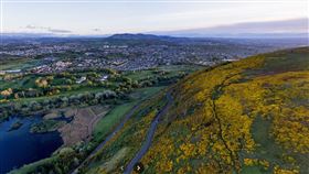 愛丁堡地標亞瑟王座爆野火　煙霧直衝天際https://www.google.com/maps/