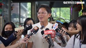 ▲民眾黨舉辦社區充氣城堡夏日派對活動，黃國昌會前接受媒體聯訪。（圖／翻攝畫面）