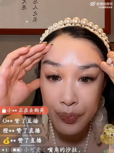鍾麗緹談女兒傷勢情緒潰堤。（圖／翻攝自微博）