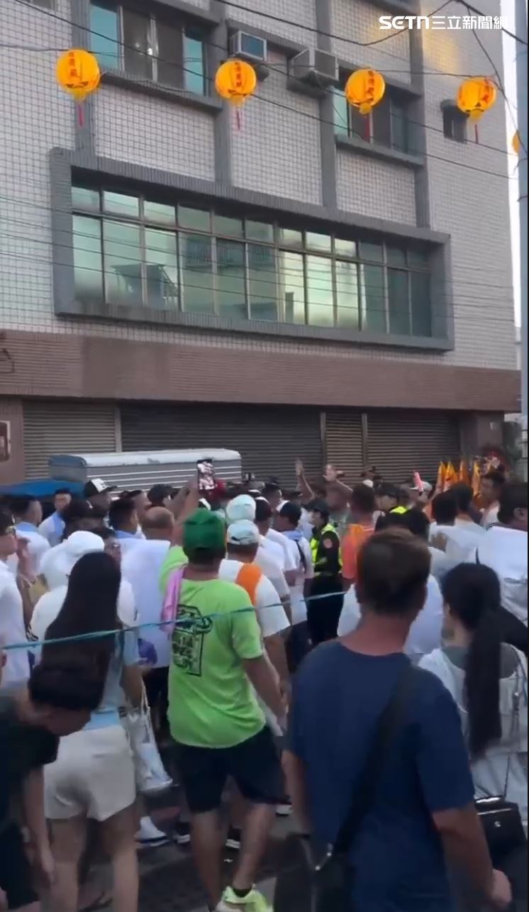 台南普濟殿「王巡醮」普化出巡，10日下午在市區熱鬧舉行，卻出現意外插曲。（圖／民眾提供）