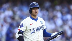 ▲9局下滿壘大谷翔平揮棒落空遭三振。（圖／美聯社／達志影像）