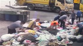 阿嬤假牙被丟掉，埔鹽鄉長，破袋翻垃圾，找假牙(圖／翻攝畫面)