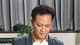 邱鎮軍回應，會繼續追能源、光電的問題，不要妄想用輿論掩飾錯誤，更別以為抹黑來毀滅人設，就能把光電案場的黑暗，變成陽光！（圖／翻攝自邱鎮軍臉書）

