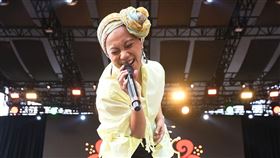 阿爆攜手那屋瓦少女隊站上紐約中央公園開唱。（圖／物子巡演工作室 Taiwanese Waves 提供）