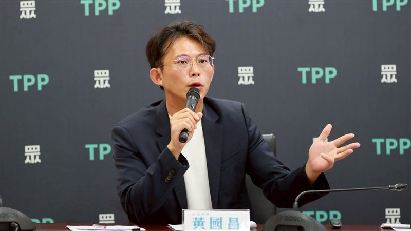 黃國昌將擔任「核三延役」公投正方，反方則是20歲的「首投族」吳亞昕。（圖／民眾黨團提供）