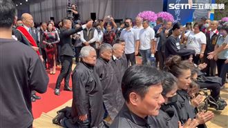 公祭憶慈父哽咽落淚　顏清標：爸爸會庇佑