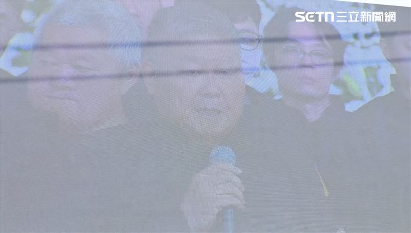 顏懷今(11)日舉行告別式,顏清標致詞當場哽咽落淚:「爸爸在天之靈會保佑大家」。(圖/翻攝畫面)