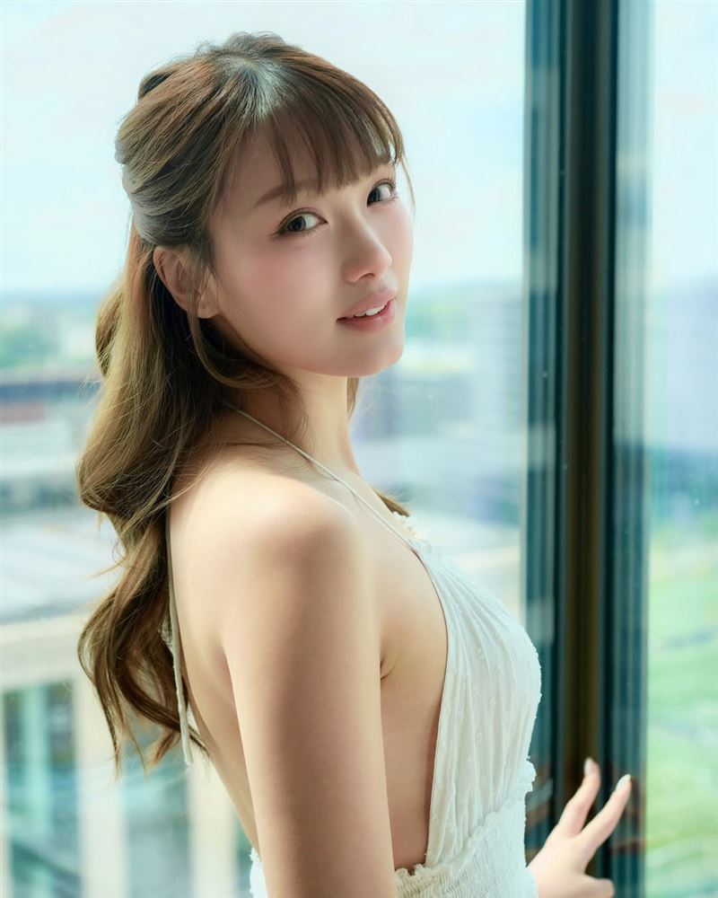 25歲香港女星邱晴因清純氣質及外貌頗具高人氣。（圖／翻攝自dear.yc IG）
