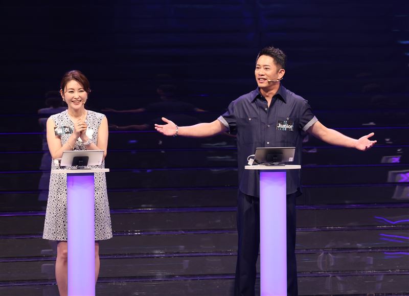 麻衣（左）、Junior妙趣橫生（圖／公視提供）