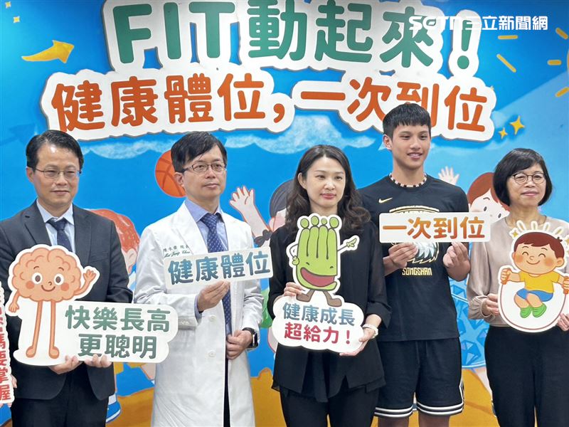 國健署長沈靜芬（中）出席「FIT動起來！健康體位，一次到位」記者會。（圖／記者簡浩正攝影）