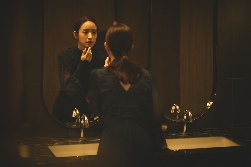 林依晨電影新作，飾演完美醫師娘。（圖／周子娛樂提供）
