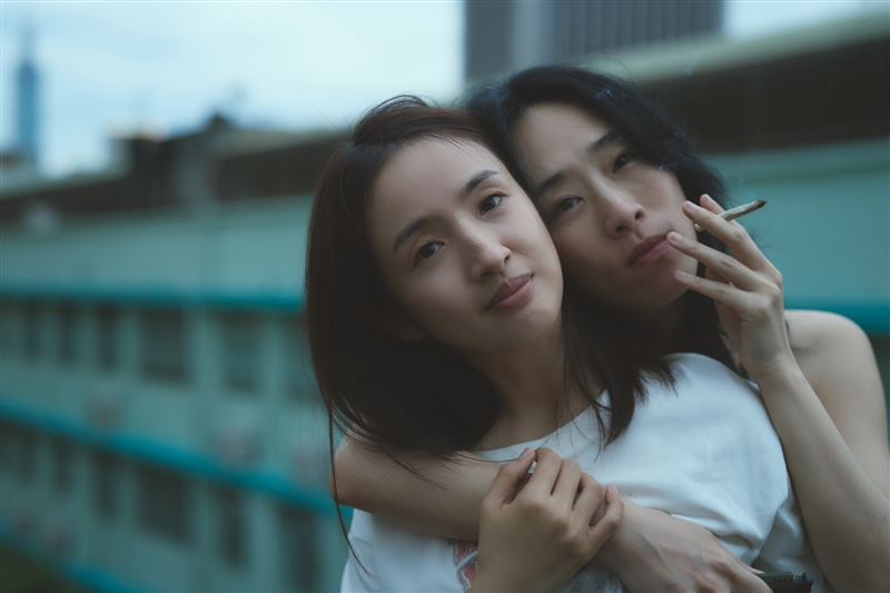 林依晨與吳可熙在電影《失明》裡有許多精采對手戲。（圖／周子娛樂提供）