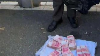 他在菜市場發「80萬現金」！群眾竟不敢拿