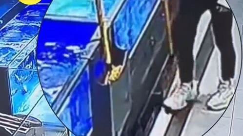 撈活魚踩死！女拗店家便宜賣挨轟：太無恥