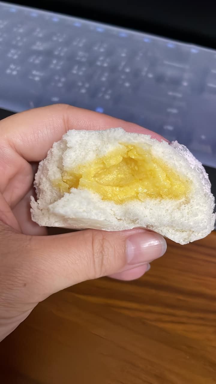 颱風天囤糧食,冷凍包子類如「奶皇包」為選擇之一。(圖/翻攝自我愛全聯-好物老實説臉書)