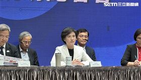 行政院副院長鄭麗君今（11）日出席「美國對等關稅相關議題及產業支持方案」說明記者會。（圖／記者詹宜庭攝影）