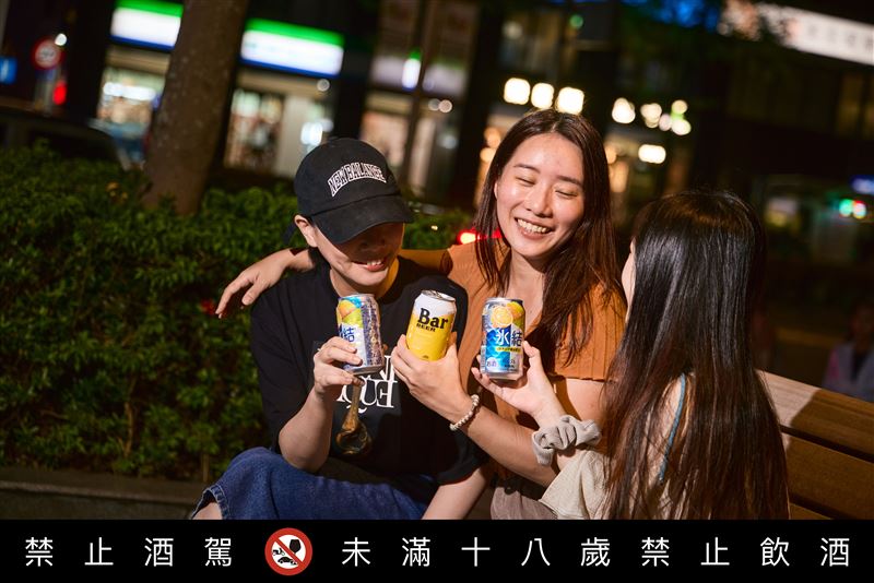 Z世代不再追求酩酊大醉，而是興起「Sober Curious（清醒好奇）」風潮，轉向追求放鬆不失控的聚會體驗