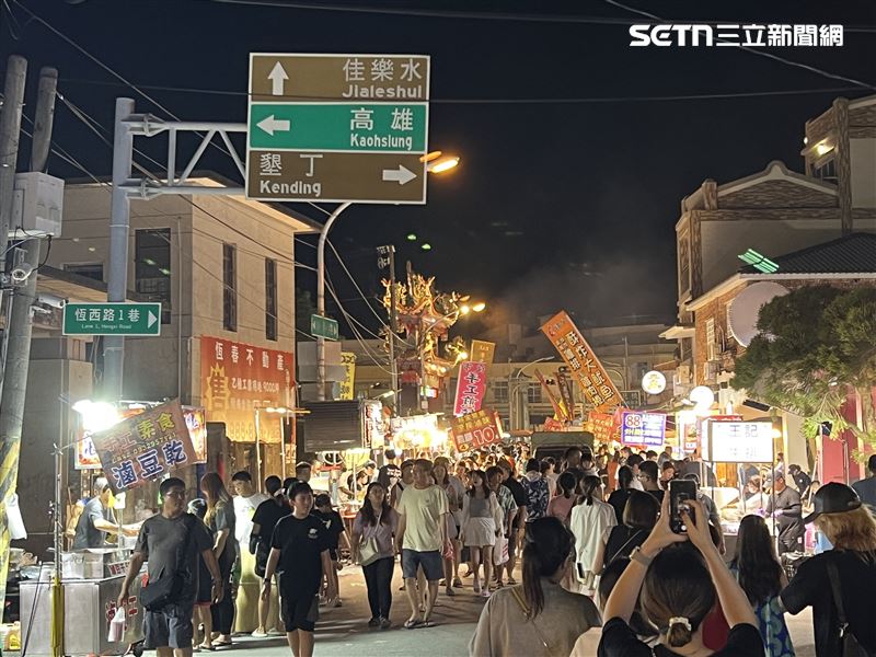 陳小姐在屏東恆春夜市，買到內含檳榔渣的土虱頭湯。（圖／記者朱俊傑攝影）