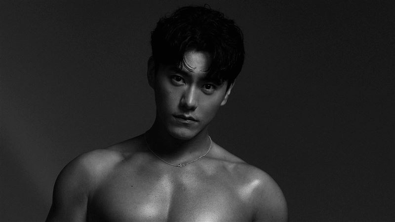 視帝「大肌肌」見客!驚吐做這事有罪惡感