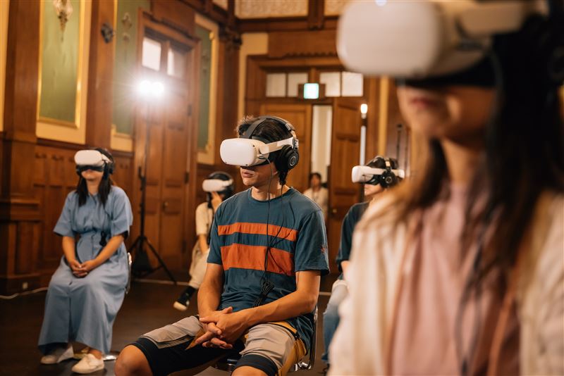 「遺留未來 VR360 播映」以4大單元探索人類在時間洪流中的漂浮狀態,全景視角的觀賞特性。(圖/文化部提供)