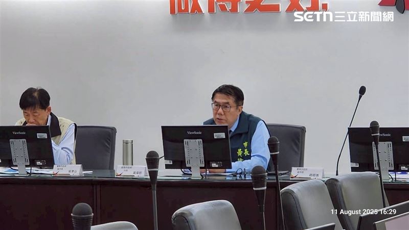 黃偉哲11日下午召開「楊柳颱風臺南市政府防颱整備會議」。（圖／台南市消防局提供）