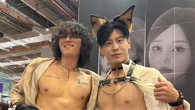 洛亞(左)與唐子元露身材(圖/浪愛集食提供)