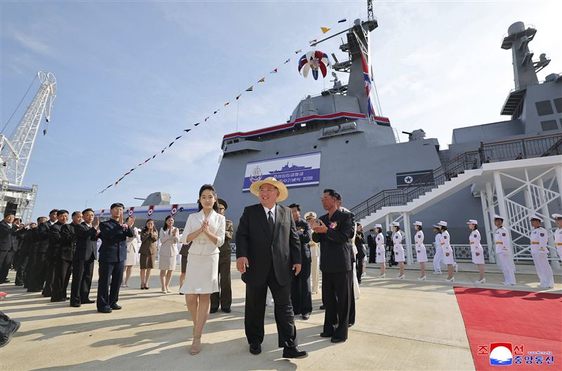 金主愛也在今年出席了北韓最新海軍驅逐艦姜健號（Kang Kon）的下水儀式。（圖／美聯社／達志影像）