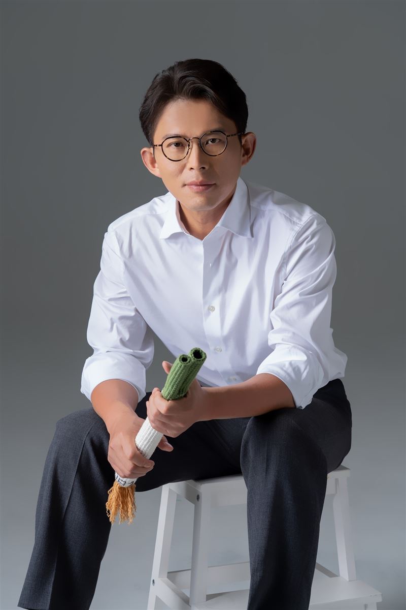 黃國昌曝光形象照並附上一句「一個更好的新北」。（圖／翻攝自黃國昌臉書）