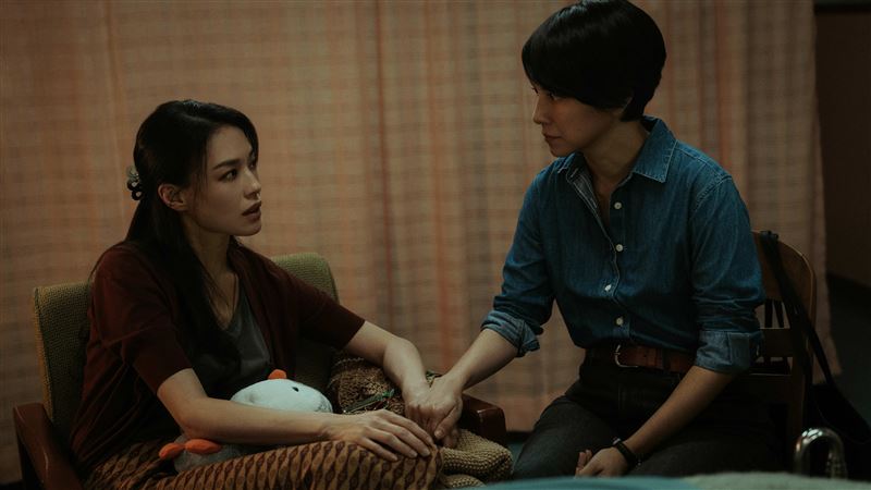 舒淇（左）、李心潔主演《回魂計》。（圖／Netflix提供）