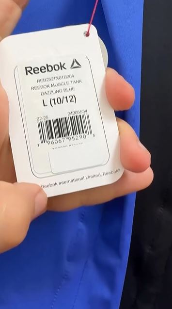 美國民眾前往沃爾瑪購物,發現有些商品的舊價格條碼被蓋住。(圖/翻攝自IG@campcallout)