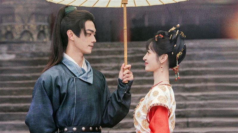 許凱（左）、田曦薇CP感十足。（圖／Disney+提供）