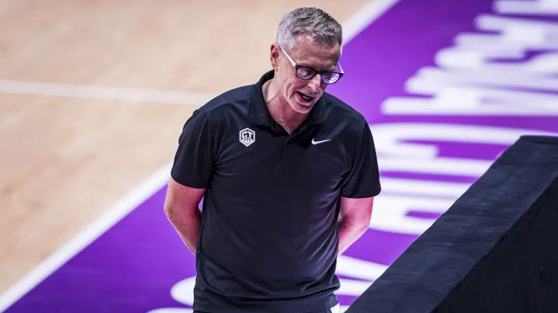 台灣男籃總教練圖齊。（圖／翻攝自FIBA官網）