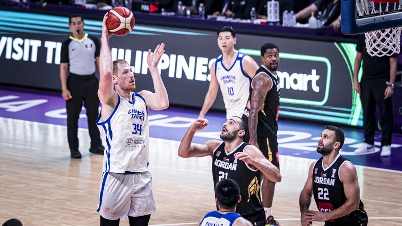 台灣男籃中鋒高柏鎧。（圖／翻攝自FIBA官網）