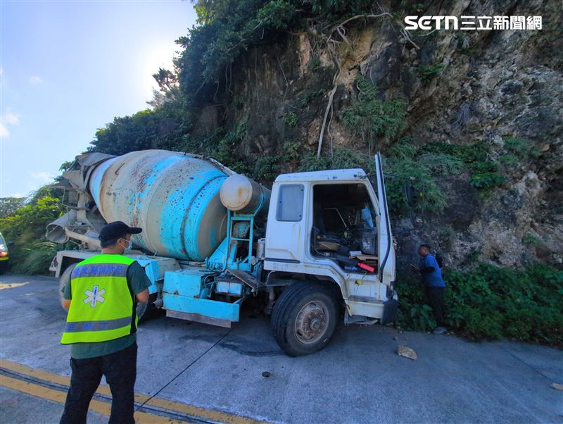 台東縣蘭嶼鄉昨天(11日)下午發生死亡車禍。(圖/翻攝畫面)