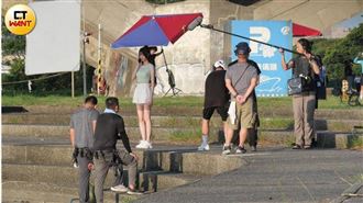 嘎琳拍廣告爆奇景　直擊全程零互動男主角