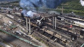 ▲美國鋼鐵公司克萊頓煉焦廠11日發生爆炸。（圖／美聯社／達志影像）