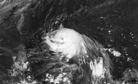 楊柳雲捲風眼若隱若現。（圖／觀氣象看天氣臉書）