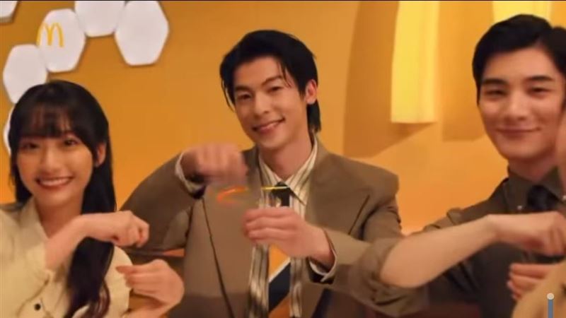 茉綝(左1)和許光漢拍過廣告。(圖/翻攝自茉綝臉書)
