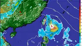 楊柳颱風中心可能從台東附近登陸。（圖／翻攝自「天氣職人-吳聖宇」臉書）