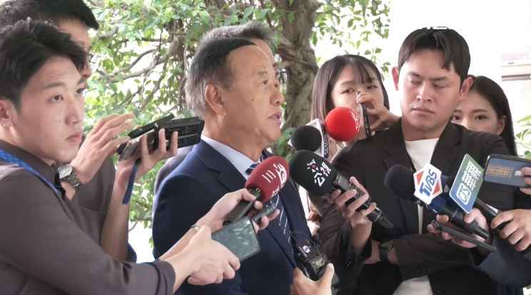 飛官洩總統專機行程,國防部副部長柏鴻輝表示「這件事情我們也得到教訓」。(圖/翻攝畫面)