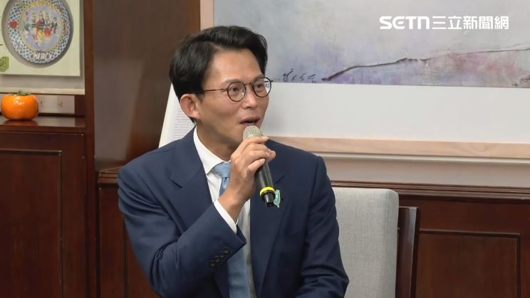 民眾黨主席黃國昌率台北市議會民眾黨團拜會市府。（圖／翻攝畫面）