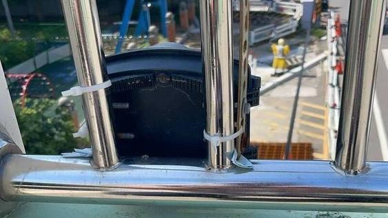 天橋上「綁鏡頭」引熱議!警揭神秘用途