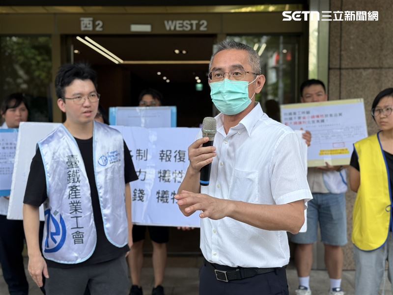 黃智郁表示他接收到的訊息，只有接收陳情書，沒有要做回應，不過他強調，台鐵一視同仁，全體員工請假標準均依113年請假程序辦理。（圖／記者李育道攝影）