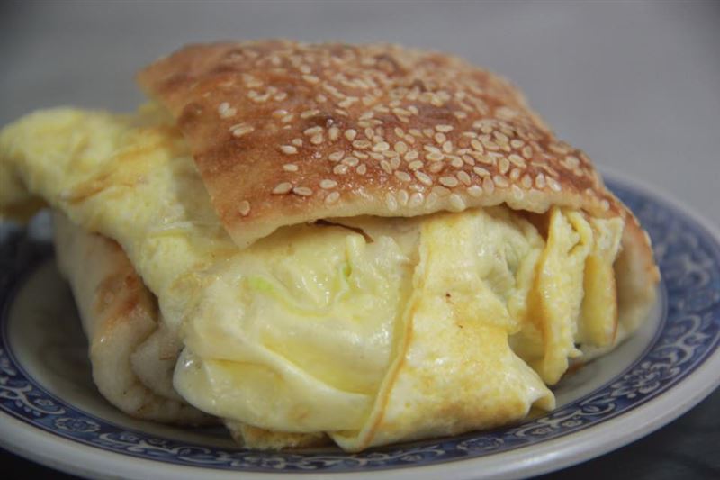 臺灣米其林特別推薦「永和佳香豆漿」招牌胡椒蔥餅。(圖/翻攝自 臉書)