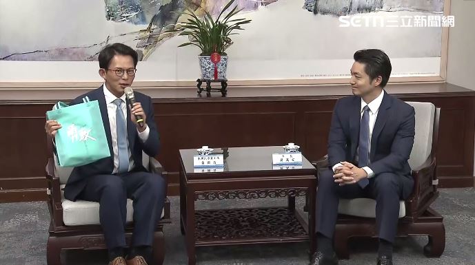 民眾黨主席黃國昌率台北市議會民眾黨團拜會市府。(圖/翻攝畫面)