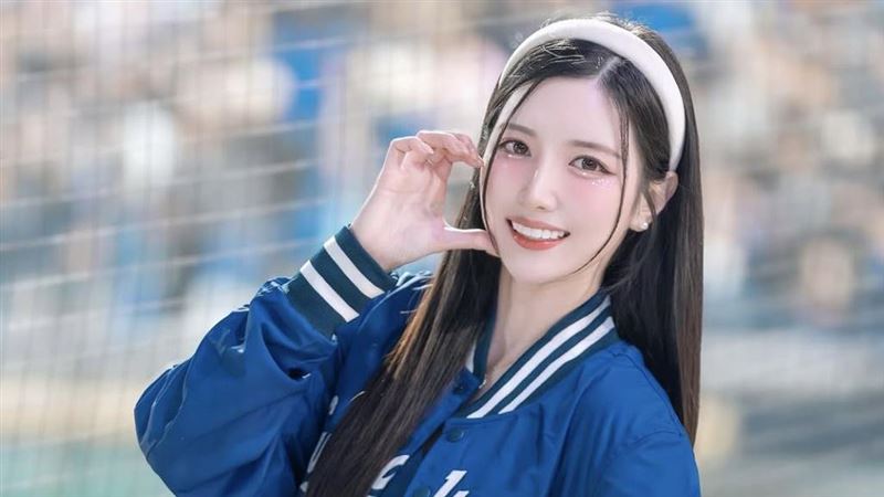 韓籍啦啦隊女神南珉貞來台後親民作風擄獲不少粉絲的心。（圖／資料照）